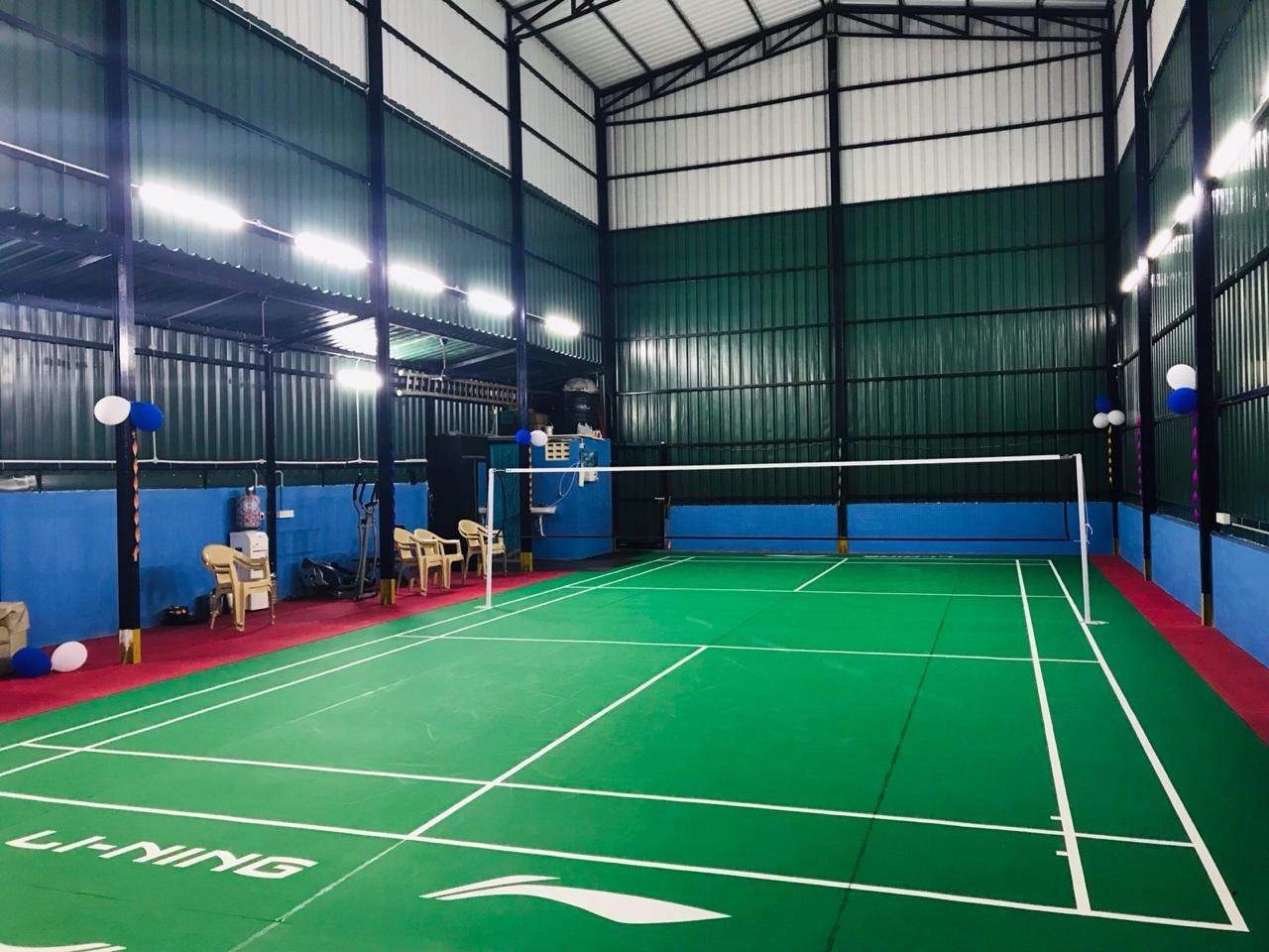 thi công sân cầu lông đạt chuẩn